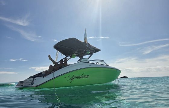 Luxurious 25ft Yamaha Jetboat FUEL/DRIVER INCLUDED