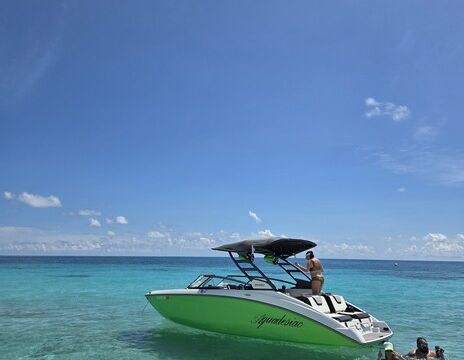 Luxurious 25ft Yamaha Jetboat FUEL/DRIVER INCLUDED
