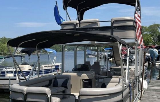 32ft - Premier Boundary Double Decker w/ Slide - Lake Travis 20 + capt
