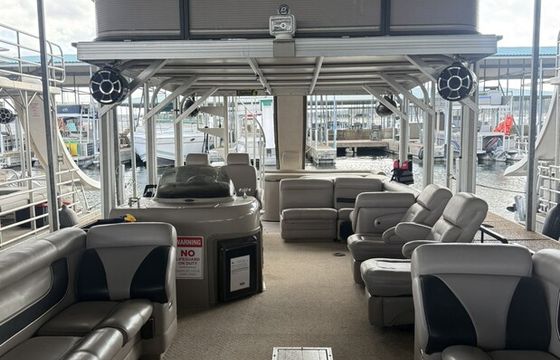 32ft - Premier Boundary Double Decker w/ Slide - Lake Travis 20 + capt