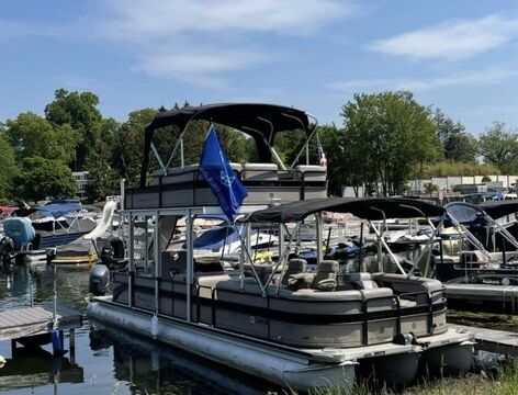 32ft - Premier Boundary Double Decker w/ Slide - Lake Travis 20 + capt