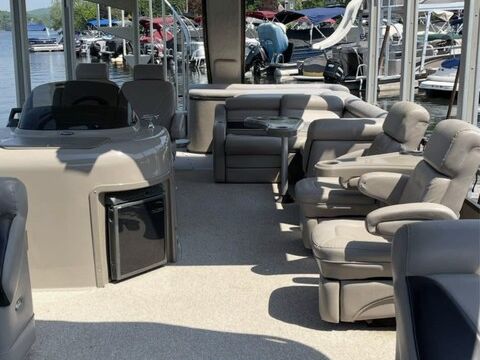 32ft - Premier Boundary Double Decker w/ Slide - Lake Travis 20 + capt