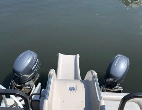 32ft - Premier Boundary Double Decker w/ Slide - Lake Travis 20 + capt