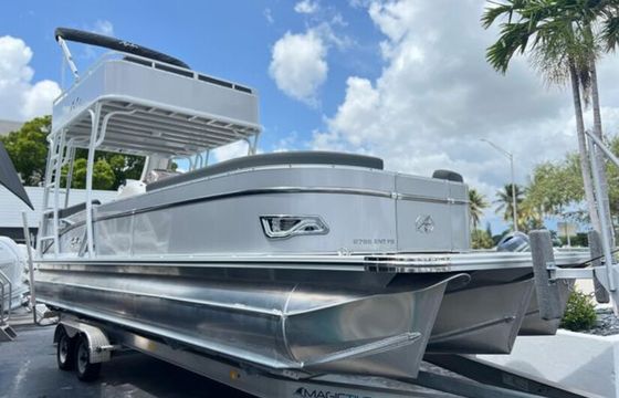 New Avalon Funship Double-Decker Pontoon with Bar and Slide