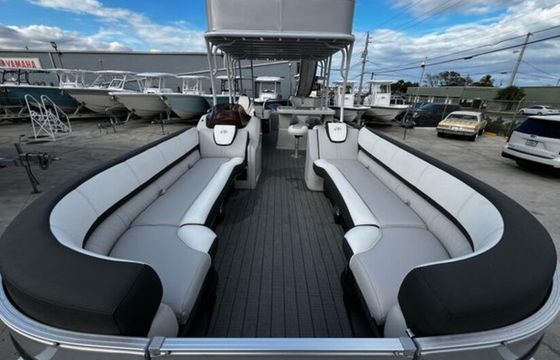 New Avalon Funship Double-Decker Pontoon with Bar and Slide