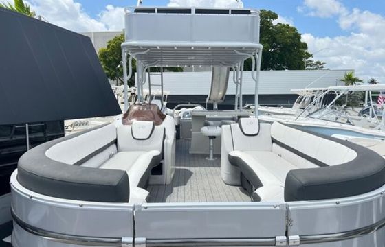 New Avalon Funship Double-Decker Pontoon with Bar and Slide