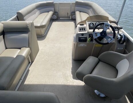 Relaxed Tritoon Retreat — 12-Person Badin Lake Cruiser