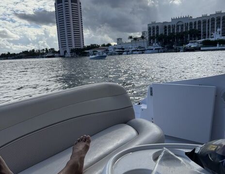Perfect Boat for Family and Friends!