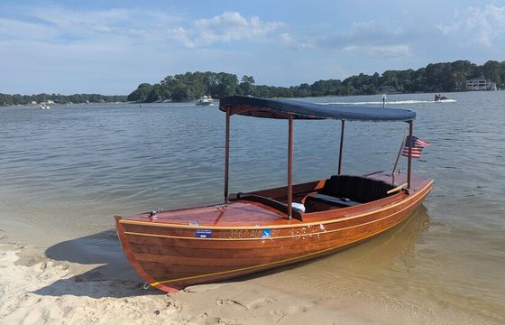 Stunning Classic Electric Boat – Glide in Style!