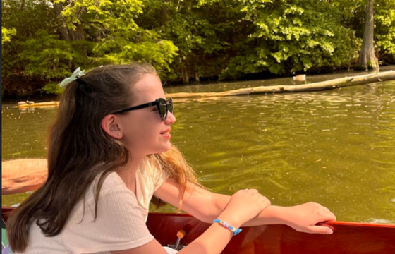 Stunning Classic Electric Boat – Glide in Style!