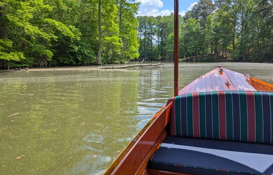 Stunning Classic Electric Boat – Glide in Style!