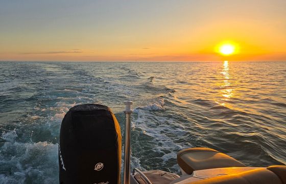 24 ft. Sea Ray Bowrider - Gliding through the Bay in style!