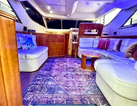Beautiful Viking 52  FlyBridge Yacht