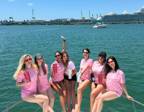 Experience Luxury &amp; Fun on Our Doral Hawaii 42 ft Private Charter!