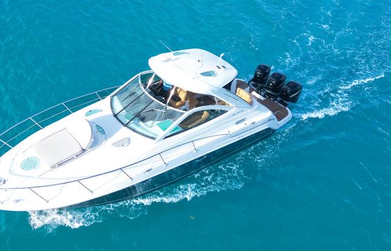 Experience Luxury &amp; Fun on Our Doral Hawaii 42 ft Private Charter!