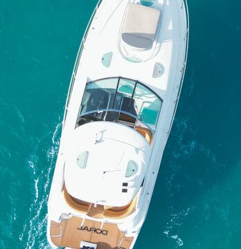 Experience Luxury &amp; Fun on Our Doral Hawaii 42 ft Private Charter!