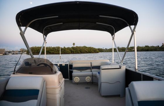 Sylvan 20ft Pontoon ready to cruise - 9 pax