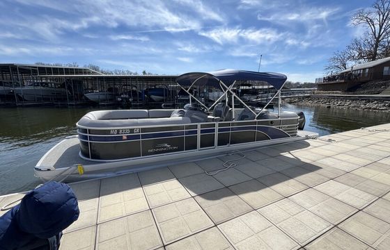 Luxury Tritoon Experience – Lake of the Ozarks