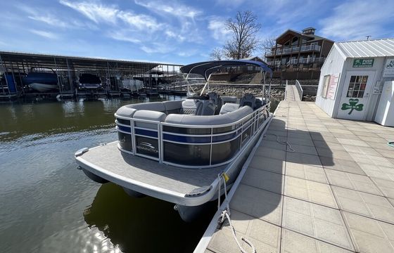 Luxury Tritoon Experience – Lake of the Ozarks