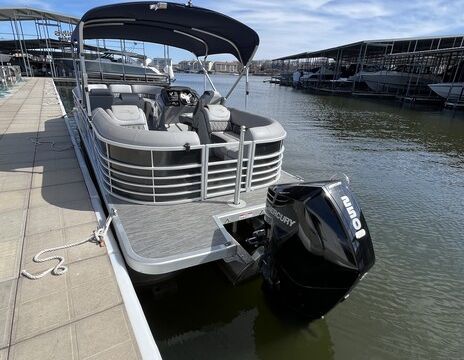 Luxury Tritoon Experience – Lake of the Ozarks