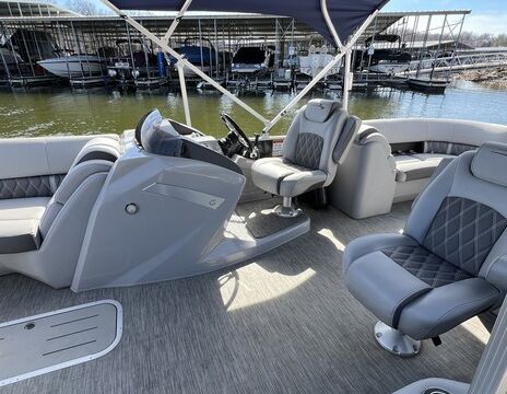 Luxury Tritoon Experience – Lake of the Ozarks