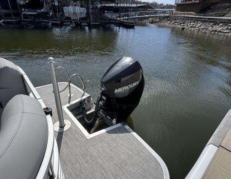 Luxury Tritoon Experience – Lake of the Ozarks