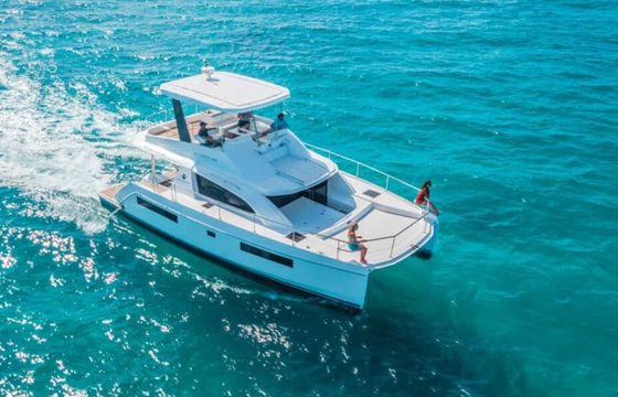 43ft Leopard Power Cat | White