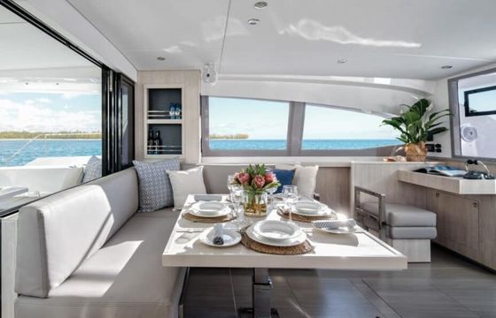 43ft Leopard Power Cat | White