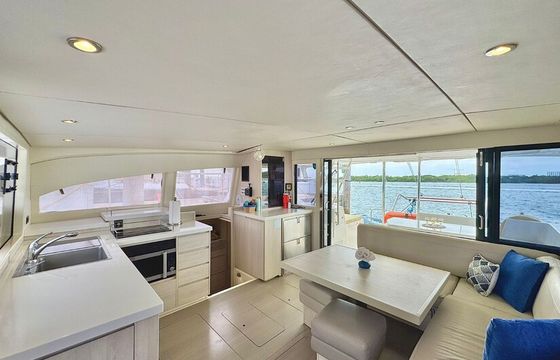 43ft Leopard Power Cat | White