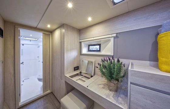 43ft Leopard Power Cat | White
