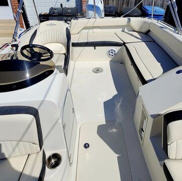Beautiful 20ft Boat with front and rear deck and bimini cover