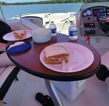 Beautiful 20ft Boat with front and rear deck and bimini cover
