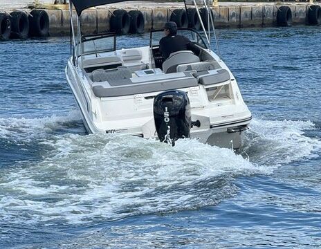 Luxury on the Water: New 2024 Bayliner, 2hr Gas and Captain Included