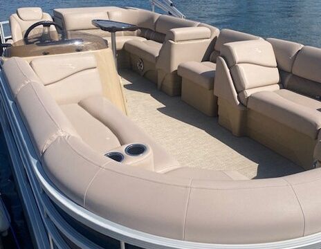 22 Foot Bennington Pontoon on Beautiful Lake Orion