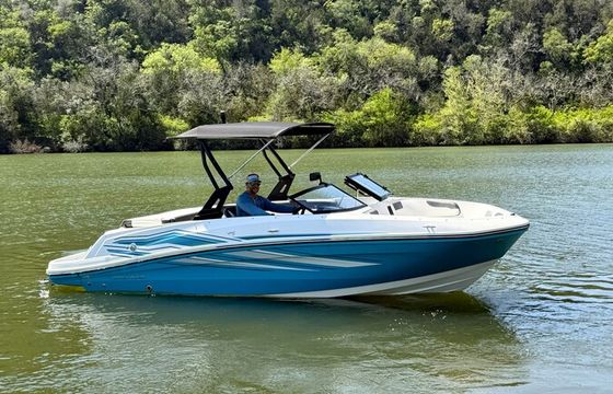 ** Premium ** Bayliner on Lake Austin or Lake Travis (1of 2)