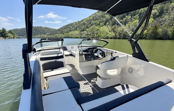 ** Premium ** Bayliner on Lake Austin or Lake Travis (1of 2)