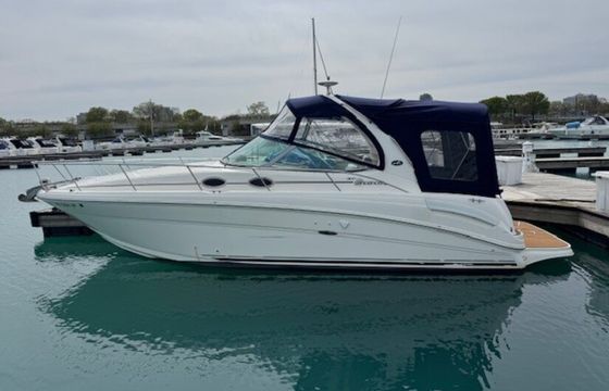 Luxury 33' Sea Ray Yacht Rental in Chicago
