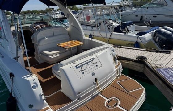 Luxury 33' Sea Ray Yacht Rental in Chicago