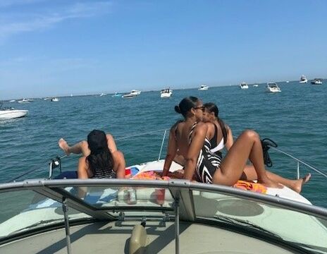 Luxury 33' Sea Ray Yacht Rental in Chicago