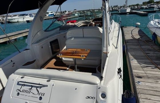 Luxury 33' Sea Ray Yacht Rental in Chicago