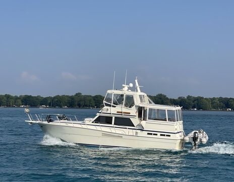Azure Horizon Coastal Escape — Day Cruiser & Paddleboard Adventures