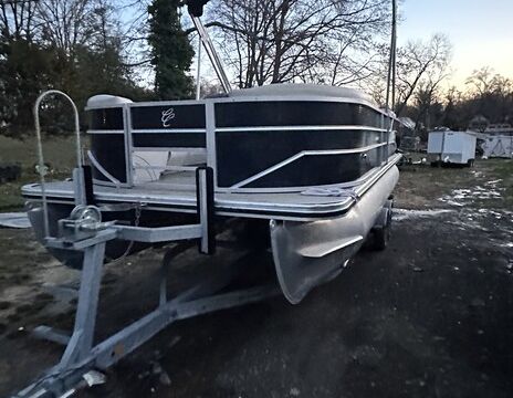 Cypress Cay Pontoon Boat - Live Life With A Breeze On The Potomac