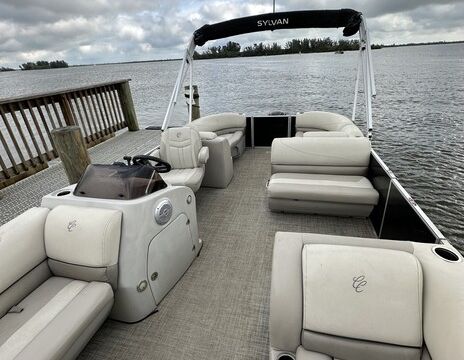 Cypress Cay Pontoon Boat - Live Life With A Breeze On The Potomac