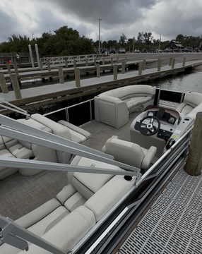 Cypress Cay Pontoon Boat - Live Life With A Breeze On The Potomac