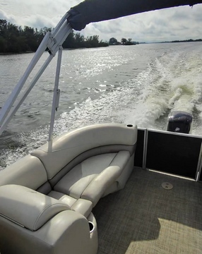 Cypress Cay Pontoon Boat - Live Life With A Breeze On The Potomac
