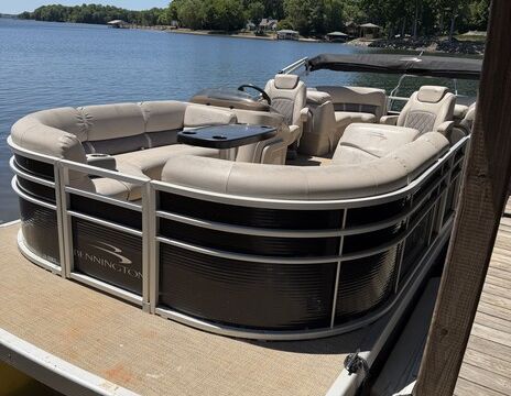 Pontoon available with house rental only