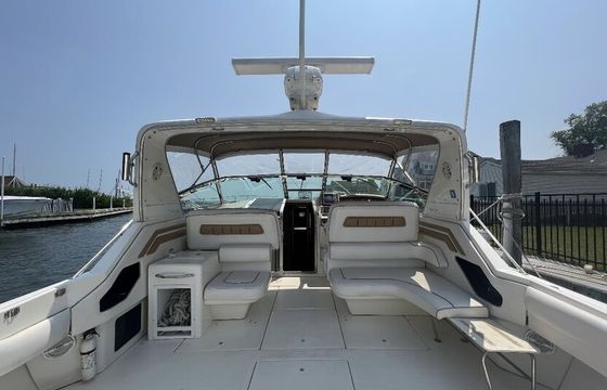 Experience Luxury on the Water – 45' Sea Ray Yacht
