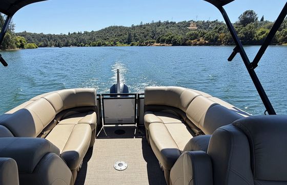 Luxury Tritoon on Folsom Lake  Regency 230 DL3 | 200HP | Seats 12
