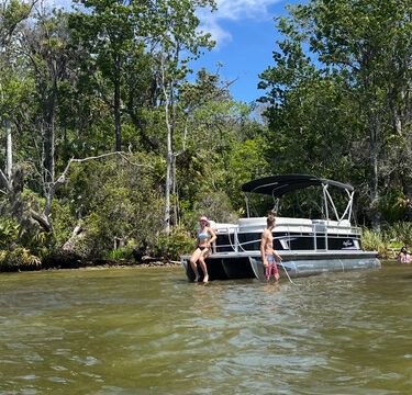 2023 22' Tritoon — Spacious Weekend Cruiser