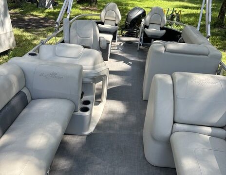 2023 22' Tritoon — Spacious Weekend Cruiser